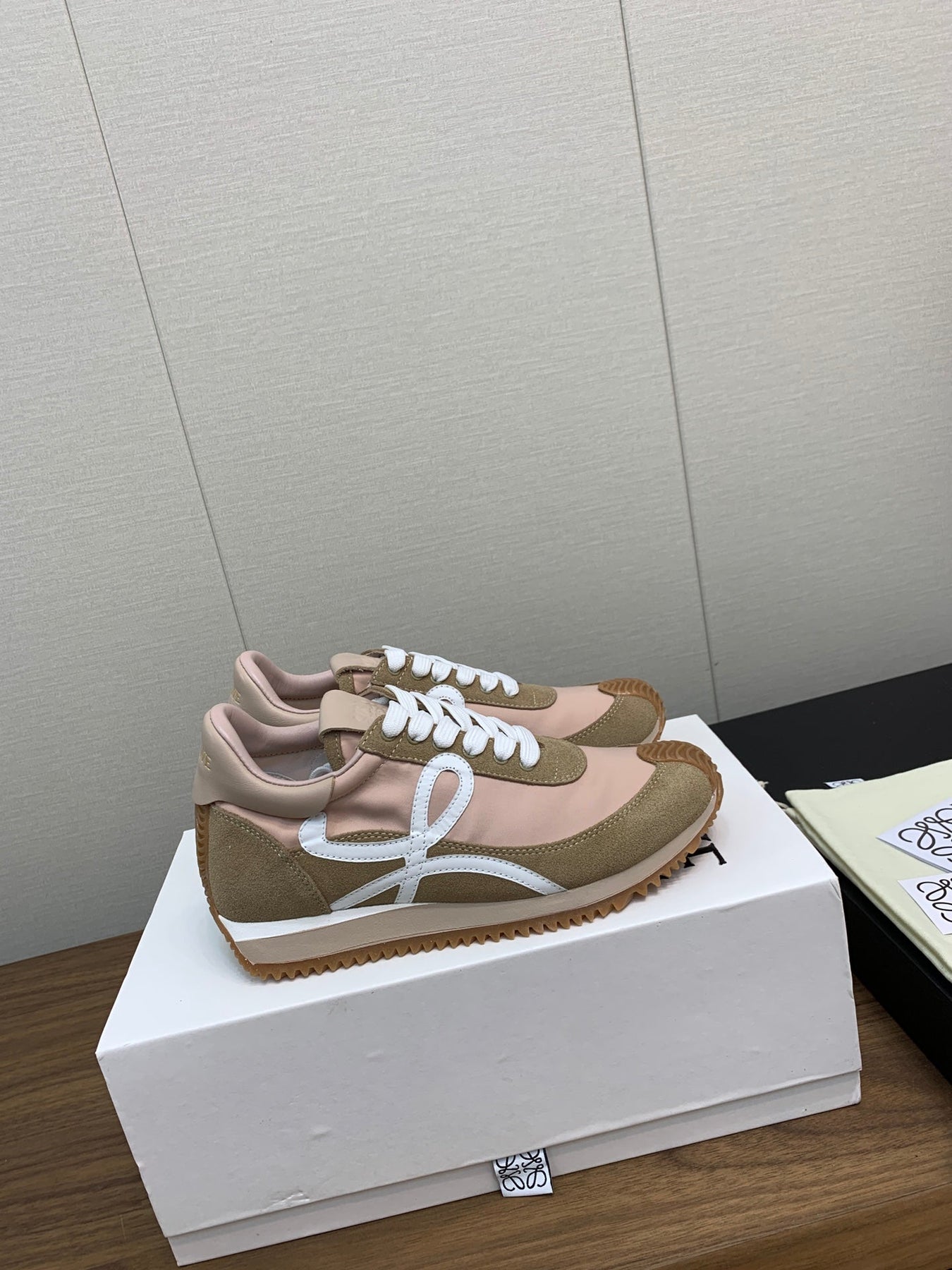 LW FLOW RUNNER SNEAKER PEANUT-PASTEL PINK SUEDE