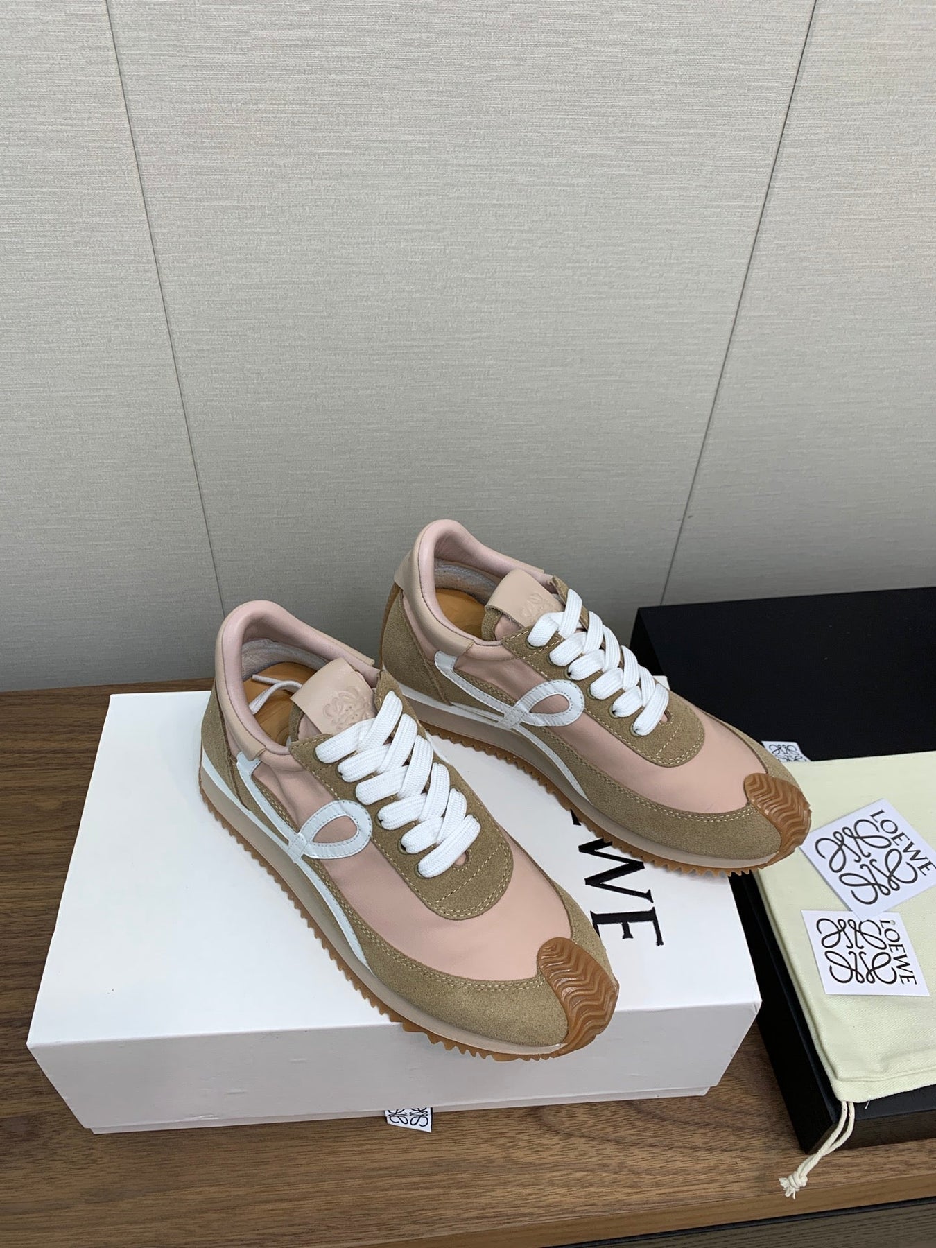 LW FLOW RUNNER SNEAKER PEANUT-PASTEL PINK SUEDE