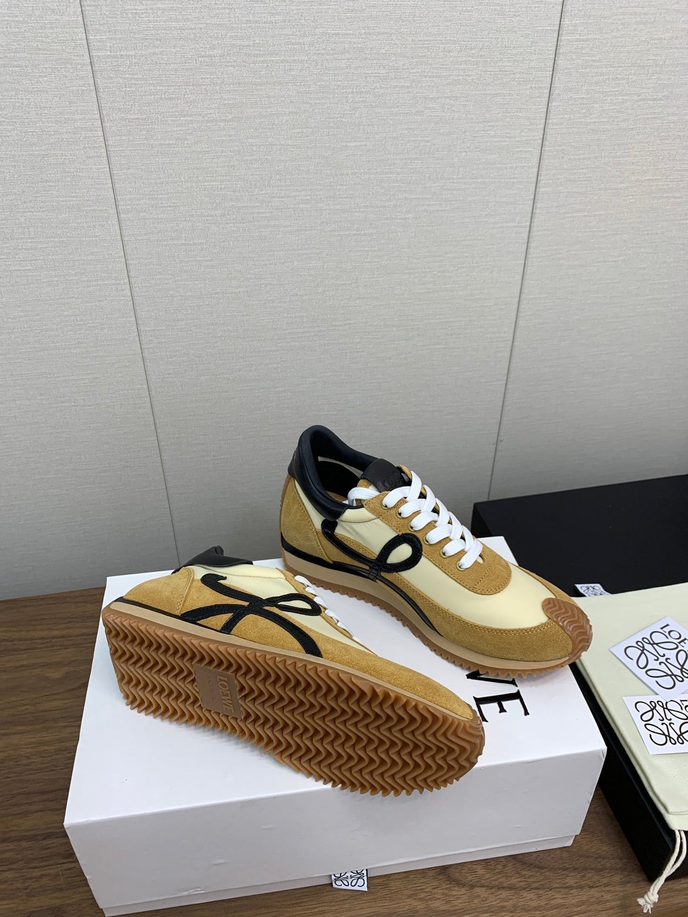 LW FLOW RUNNER SNEAKER AMBER-PASTEL YELLOW SUEDE