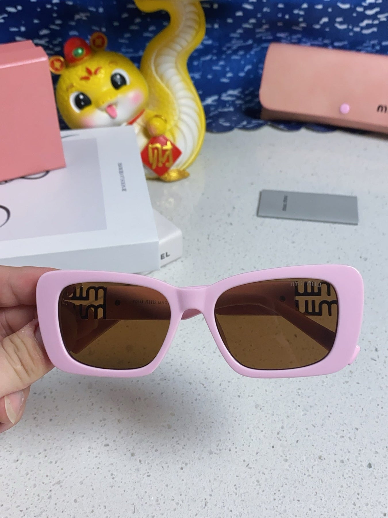 GLIMPSE SUNGLASSES 558345 IN PINK ACETATE GOLD EMBOSSED LOGO