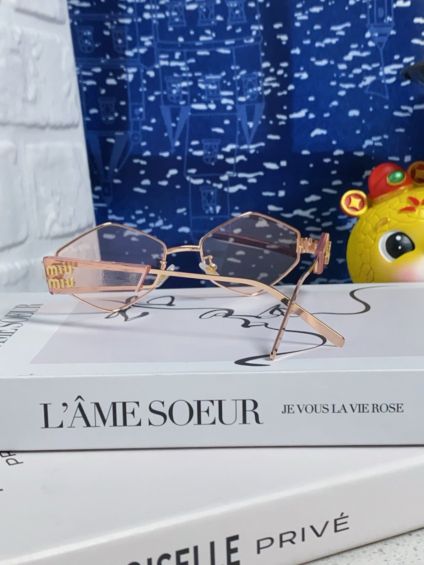 LOGO SUNGLASSES 560864 IN PINK CLEAR ACETATE GOLD METAL