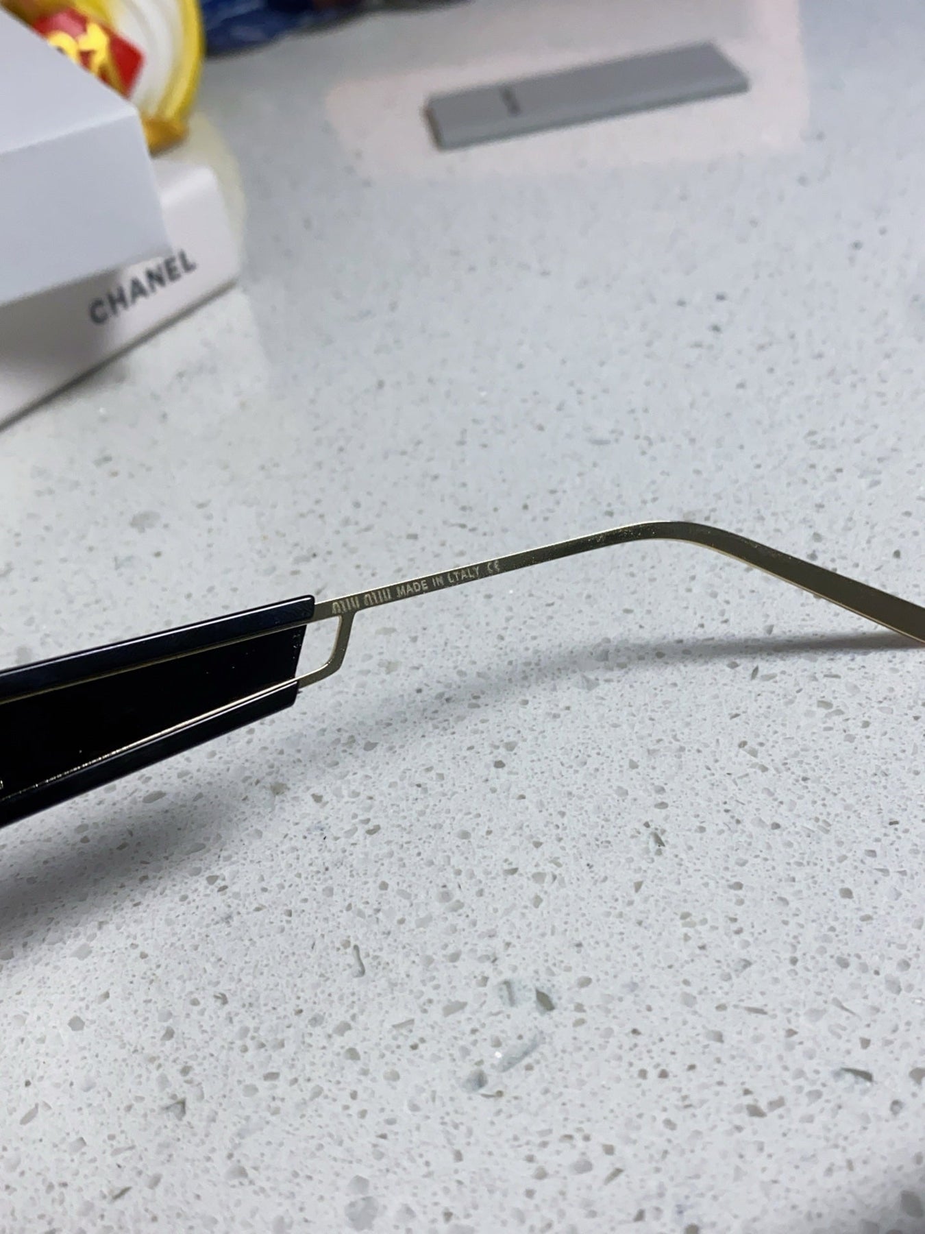 LOGO SUNGLASSES 560866 IN GOLD METAL BLACK LENS