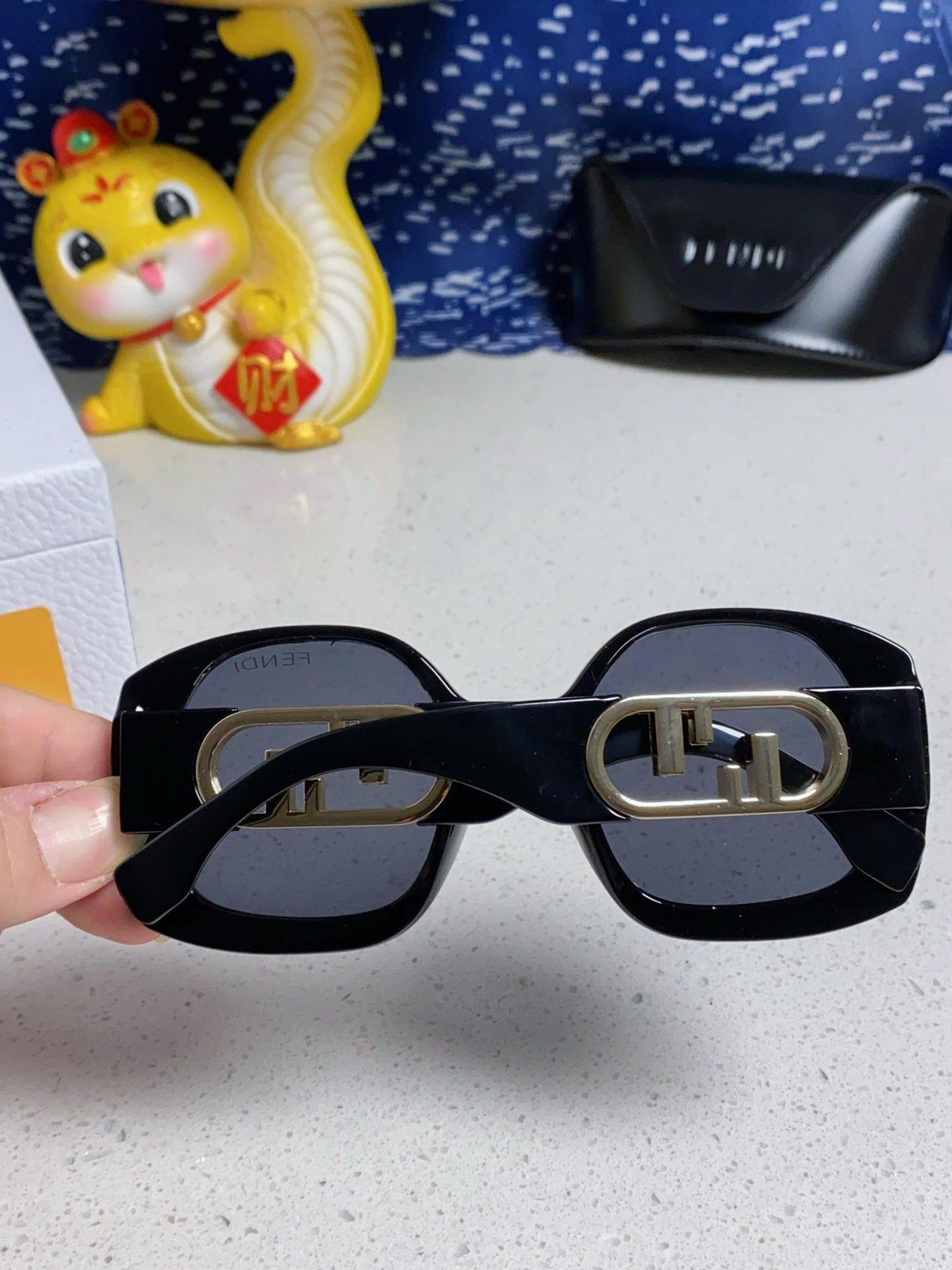OVERSIZES FF DIAMONDS SQUARE SUNGLASSES 563315 IN ACETATE