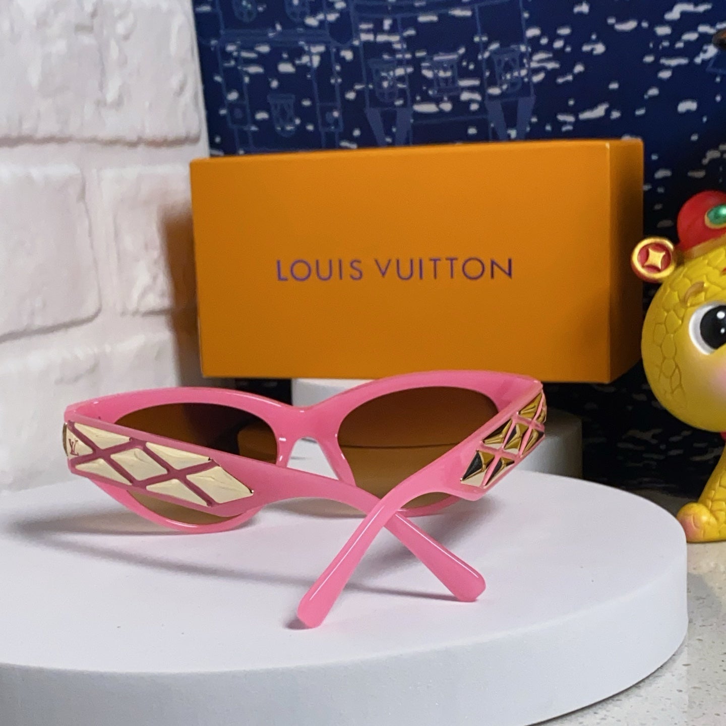 CAT EYE SUNGLASSES 576881 IN PINK AND GOLD ACETATE