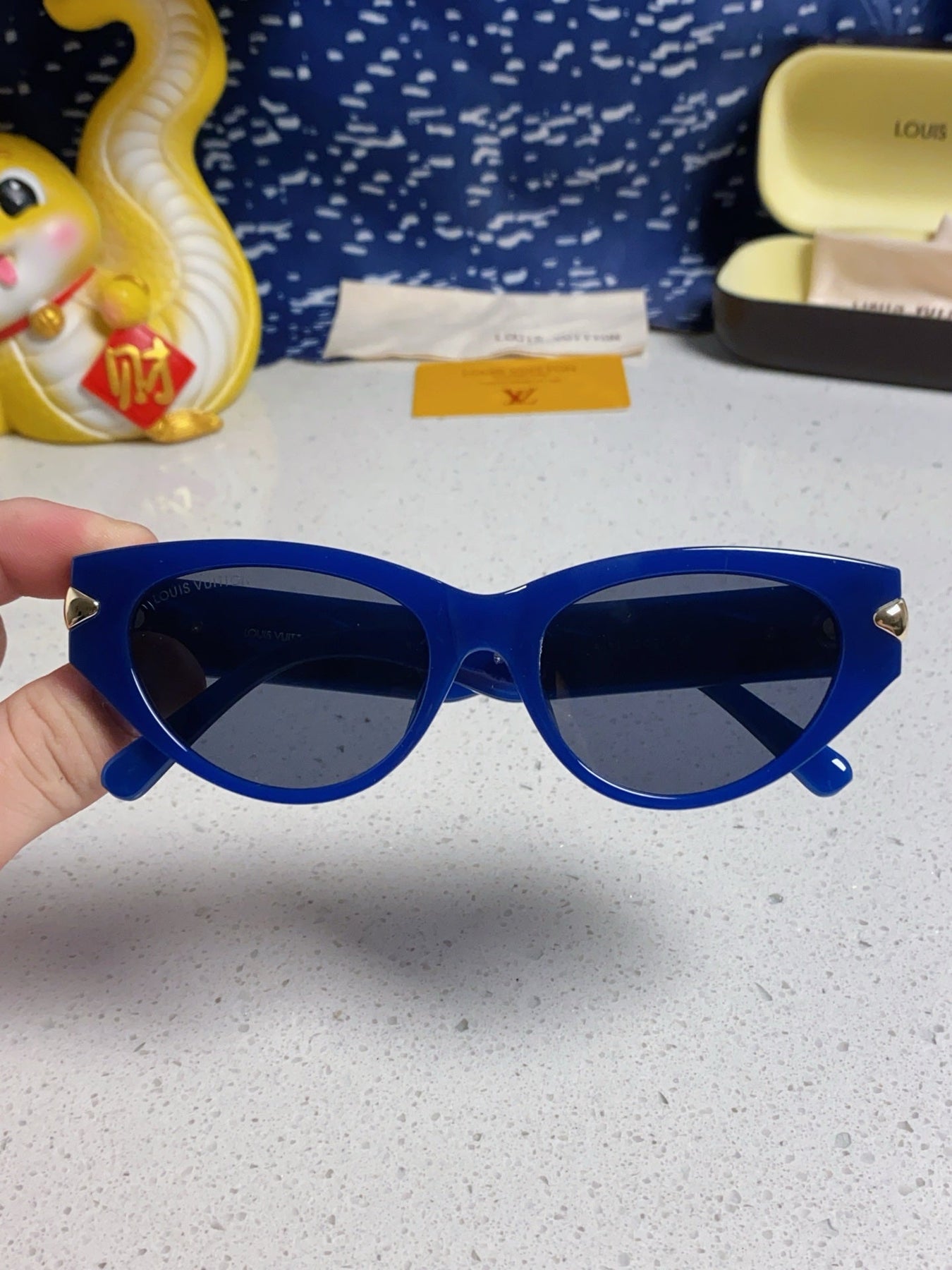 CAT EYE SUNGLASSES 576883 IN BLUE AND GOLD ACETATE