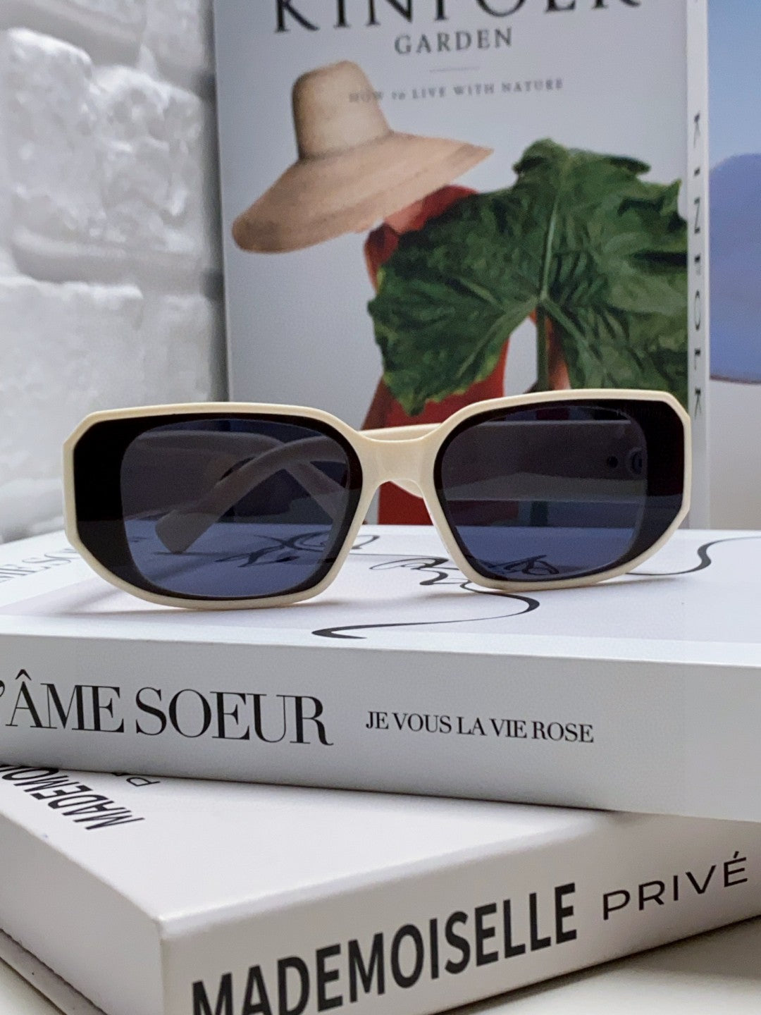 GLIMPSE SUNGLASSES 576819 IN WHITE ACETATE