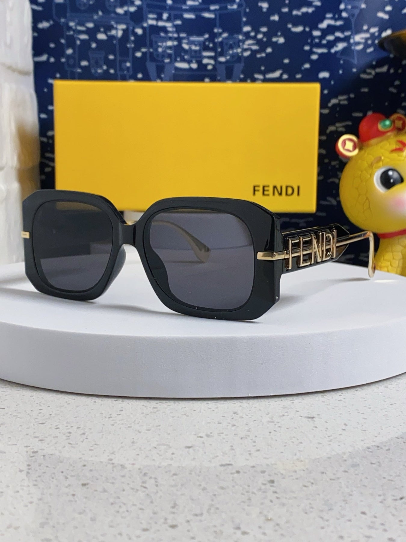 OVERSIZES FF DIAMONDS SQUARE SUNGLASSES 551639 IN ACETATE