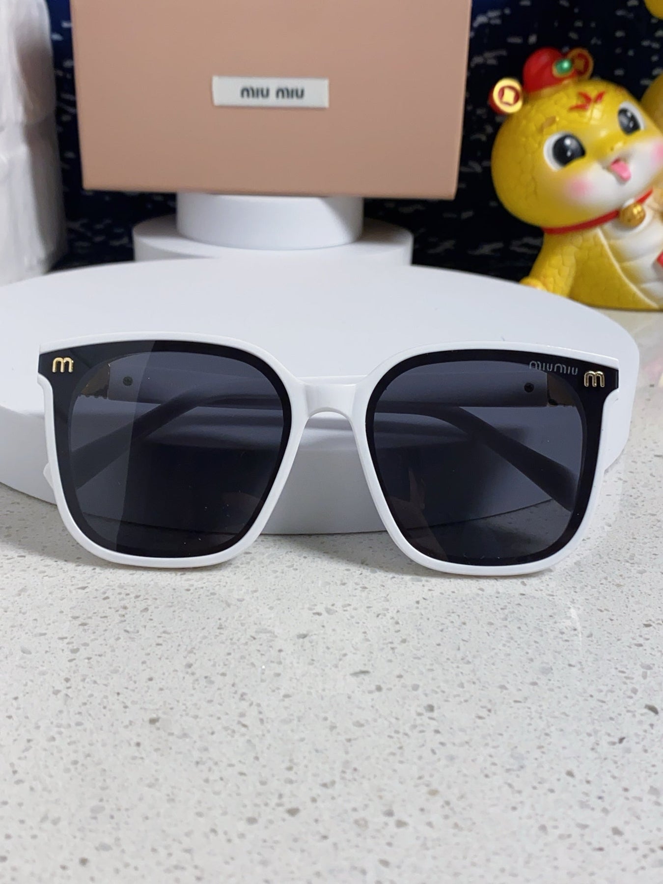 GLIMPSE SQUARE SUNGLASSES 554615 IN WHITE ACETATE