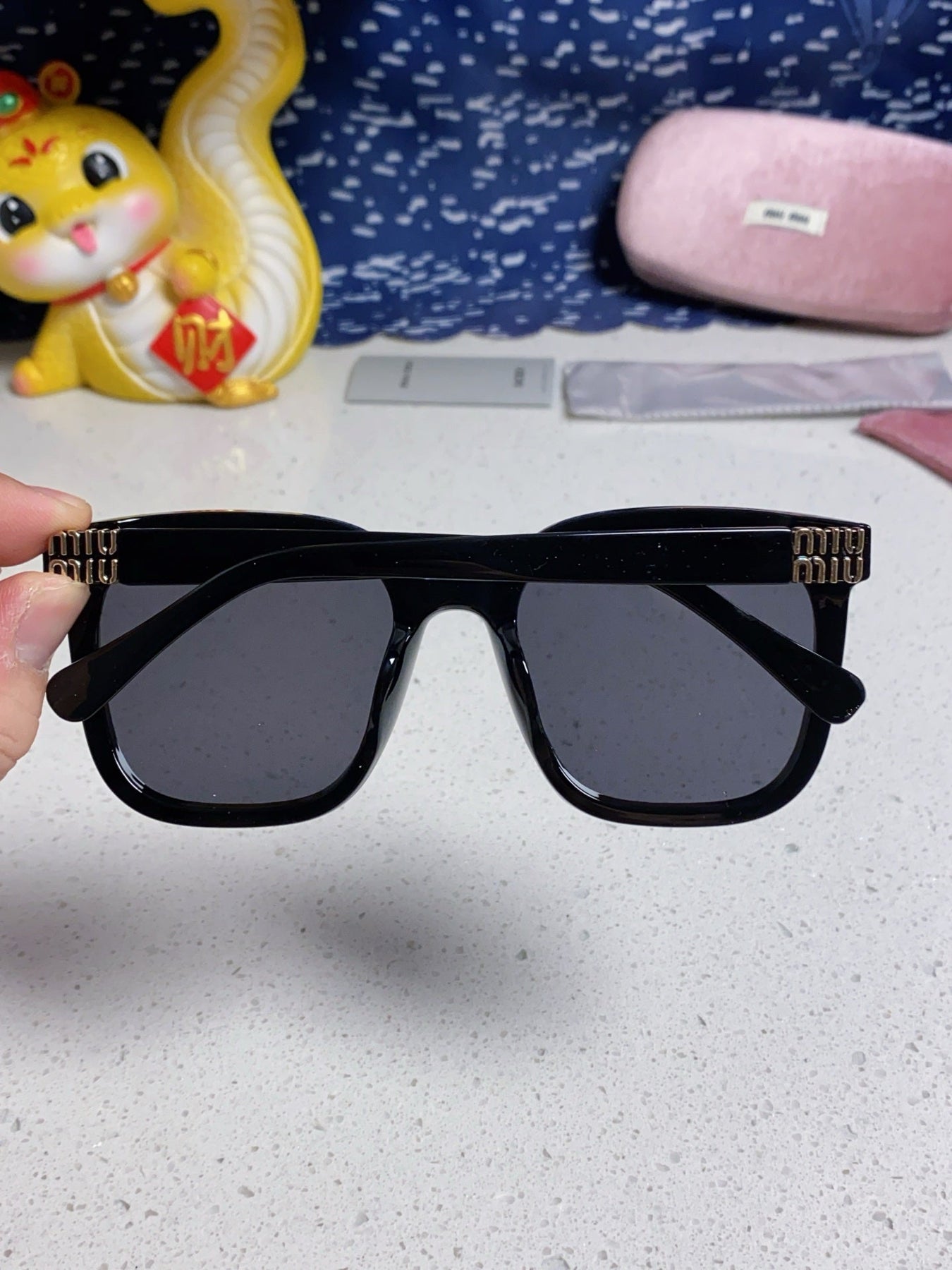 GLIMPSE SQUARE SUNGLASSES 554617 IN BLACK ACETATE BLACK LENS