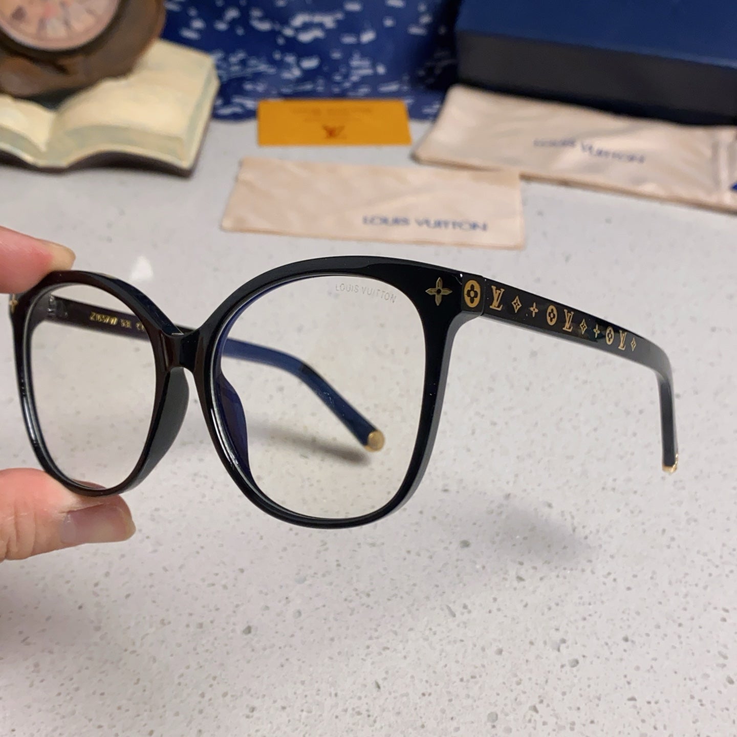 CAT EYE SUNGLASSES Z1657W IN BLACK ACETATE MONOGRAM LOGO