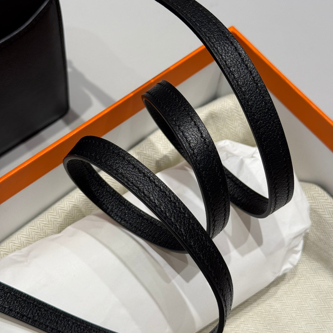 HM ROULIS 18 MINI BAG IN BLACK CALFSKIN GOLD-TONE HARDWARE