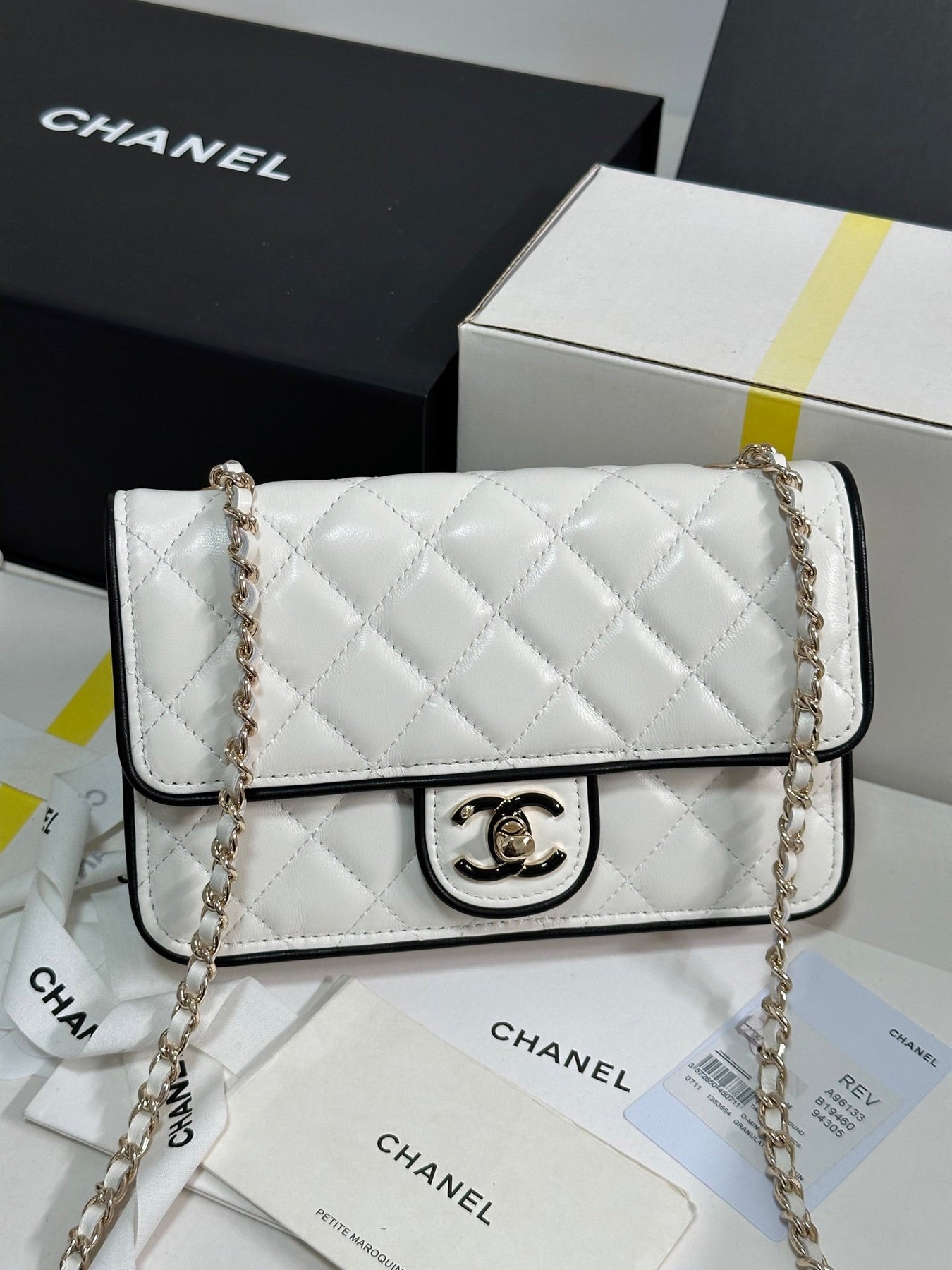 QUILTED FLAP BAG WITH BLACK TRIM 19 IN WHITE LAMBSKIN