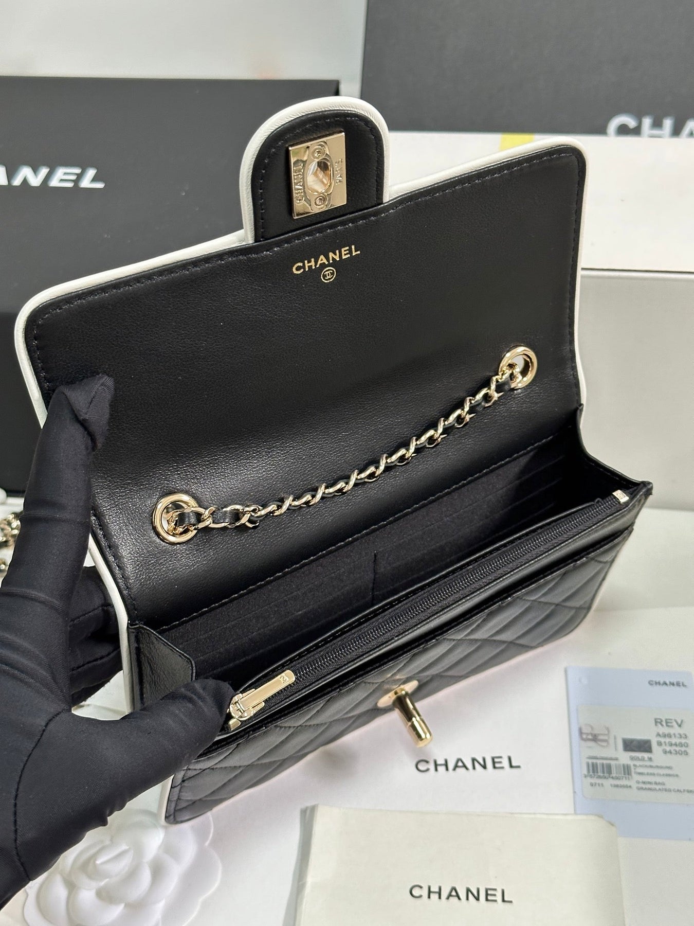 QUILTED FLAP BAG WITH WHITE TRIM 19 IN BLACK LAMBSKIN