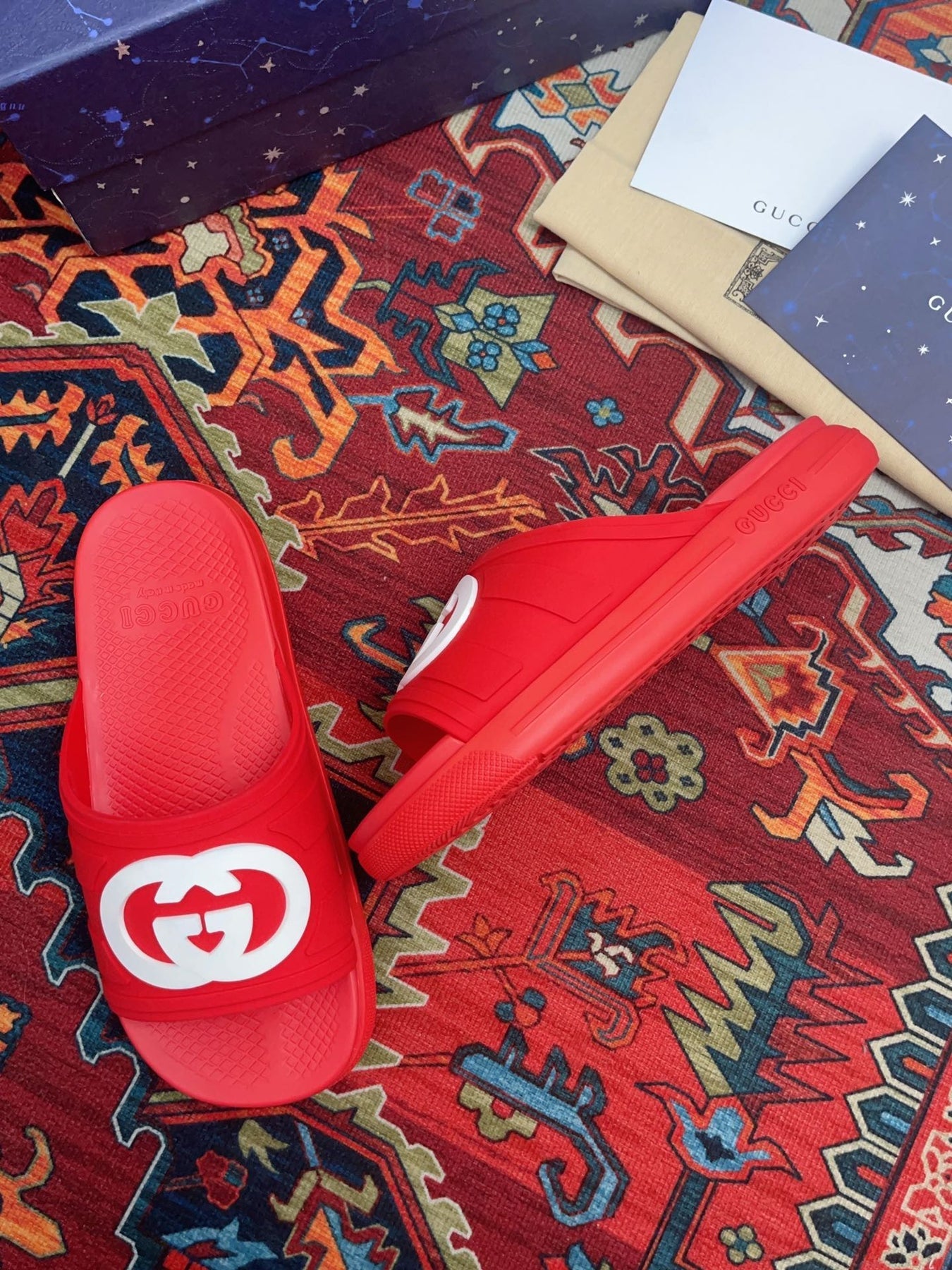 GG INTERLOCKING G SLIDE SANDAL CRIMSON RUBBER