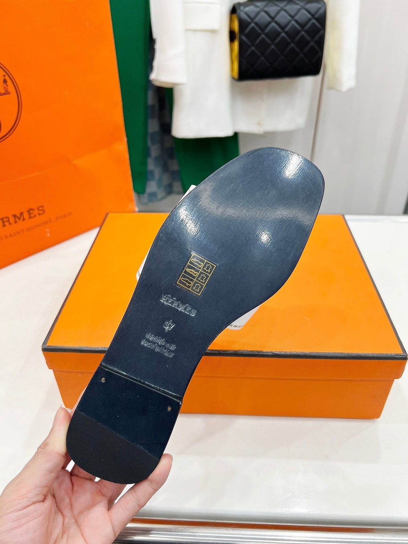 IDIOMA SANDAL IN WHITE CALFSKIN