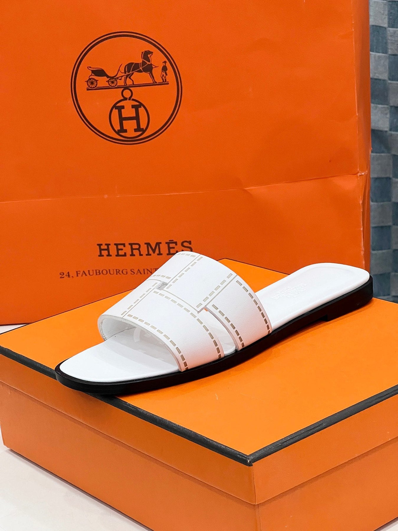 IDIOMA SANDAL IN WHITE CALFSKIN