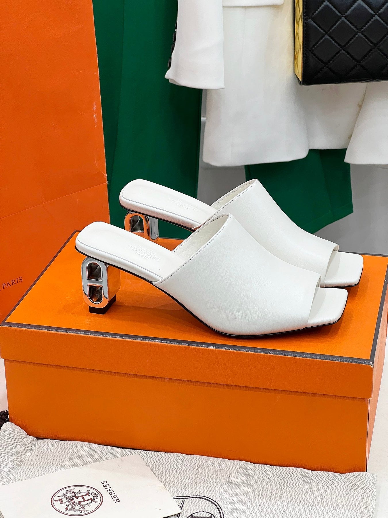 ICONIQUE 60 SANDAL IN WHITE CALFSKIN