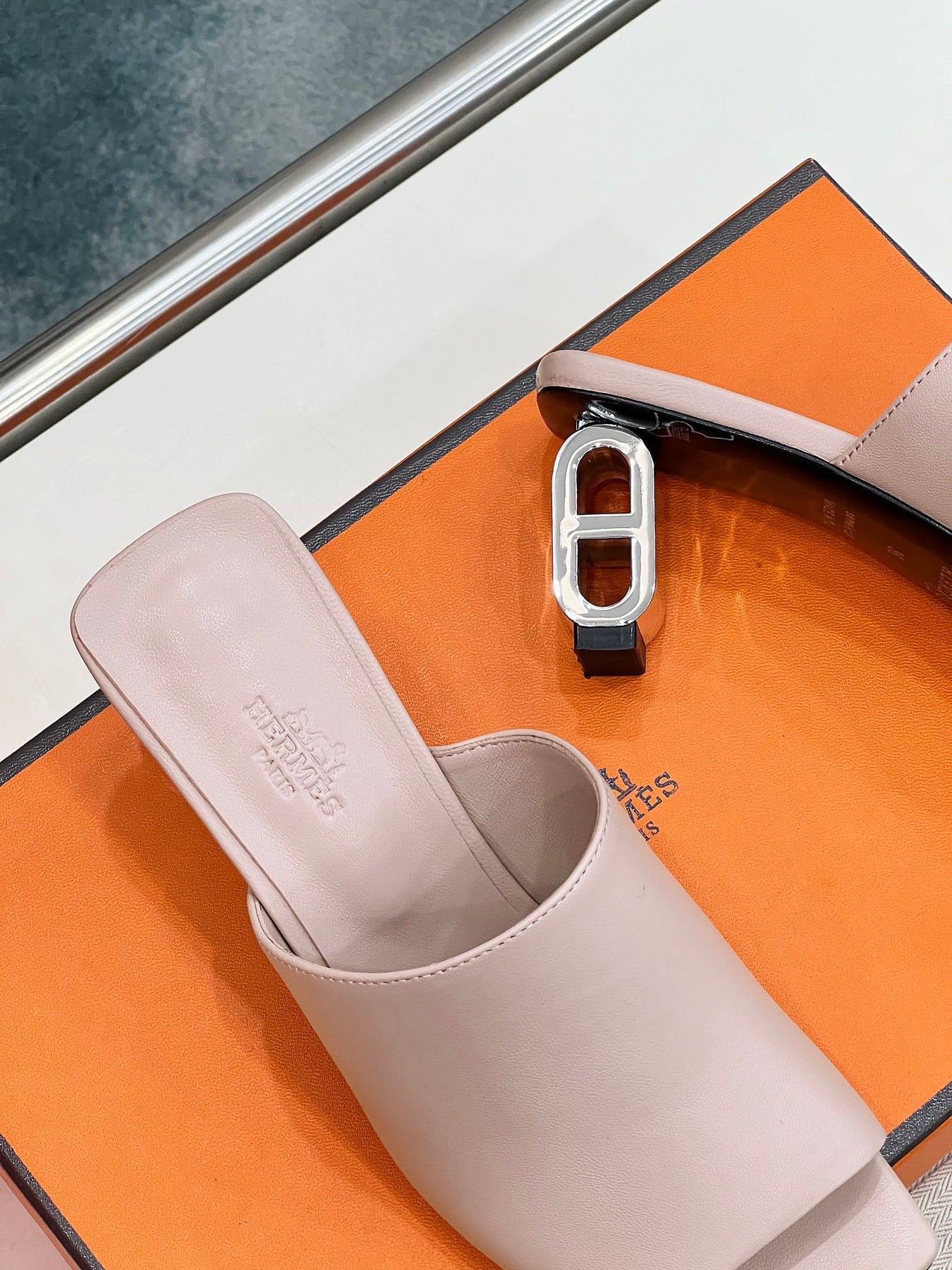 ICONIQUE 60 SANDAL IN BABY PINK CALFSKIN