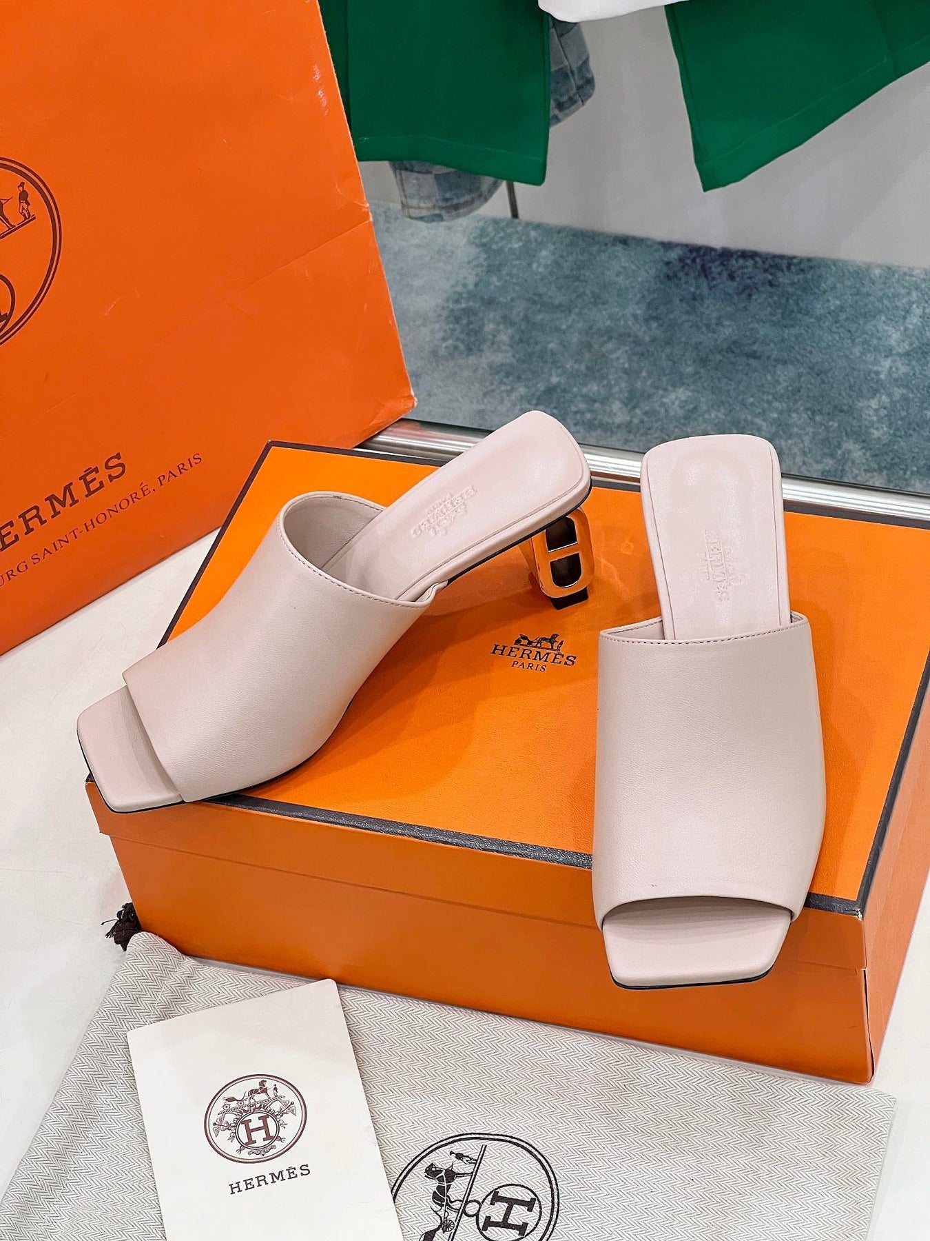 ICONIQUE 60 SANDAL IN BABY PINK CALFSKIN