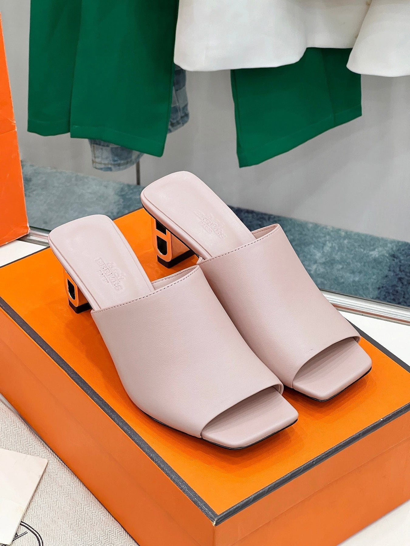 ICONIQUE 60 SANDAL IN BABY PINK CALFSKIN