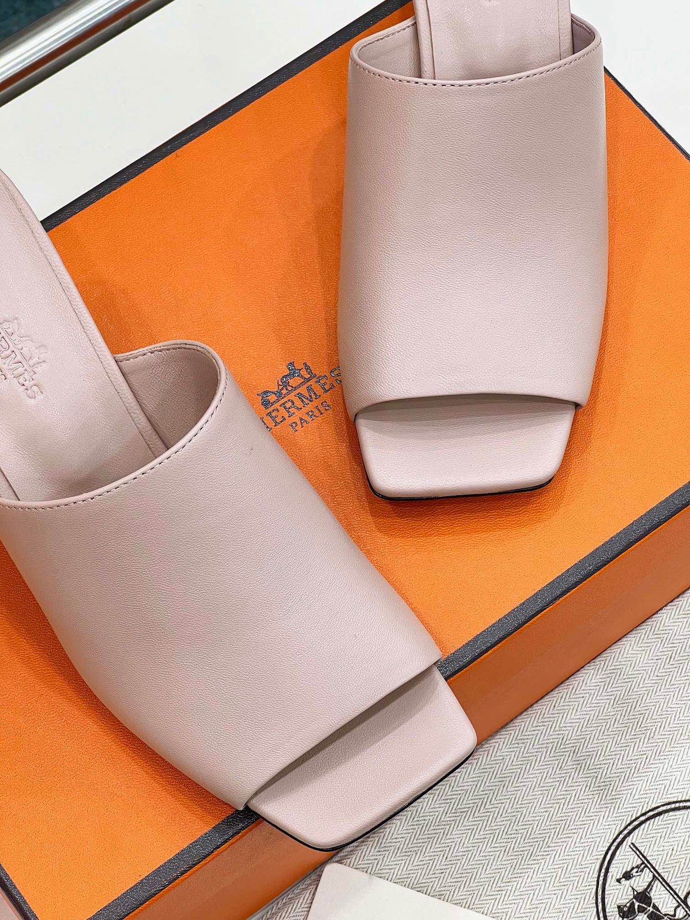 ICONIQUE 60 SANDAL IN BABY PINK CALFSKIN