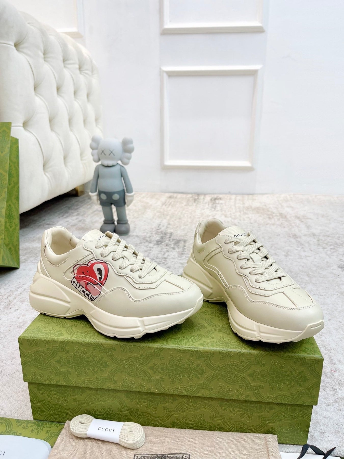 GG RHYTON TRAINER WHITE LAMBSKIN WITH HEART MOTIF