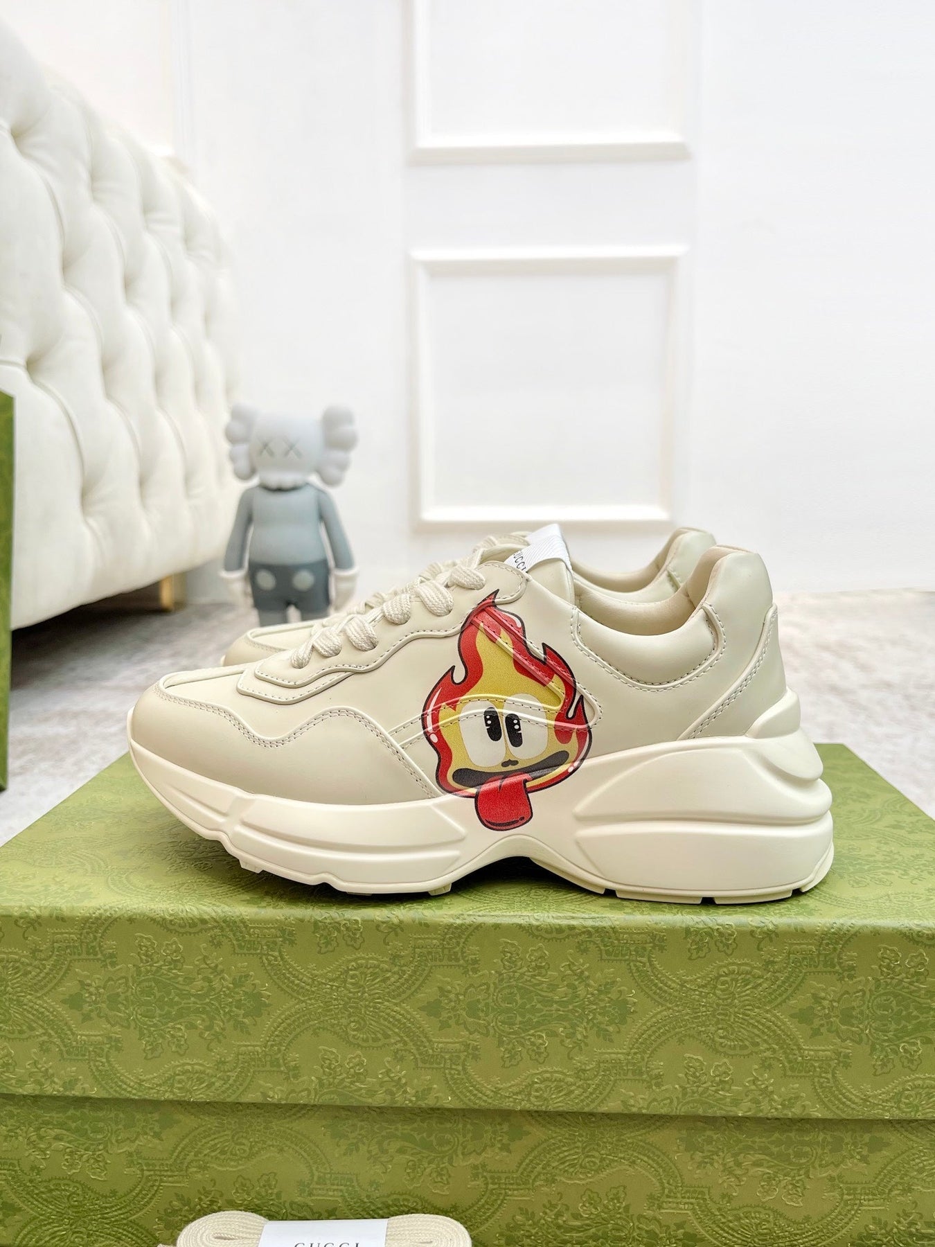 GG RHYTON TRAINER WHITE LAMBSKIN WITH ICON