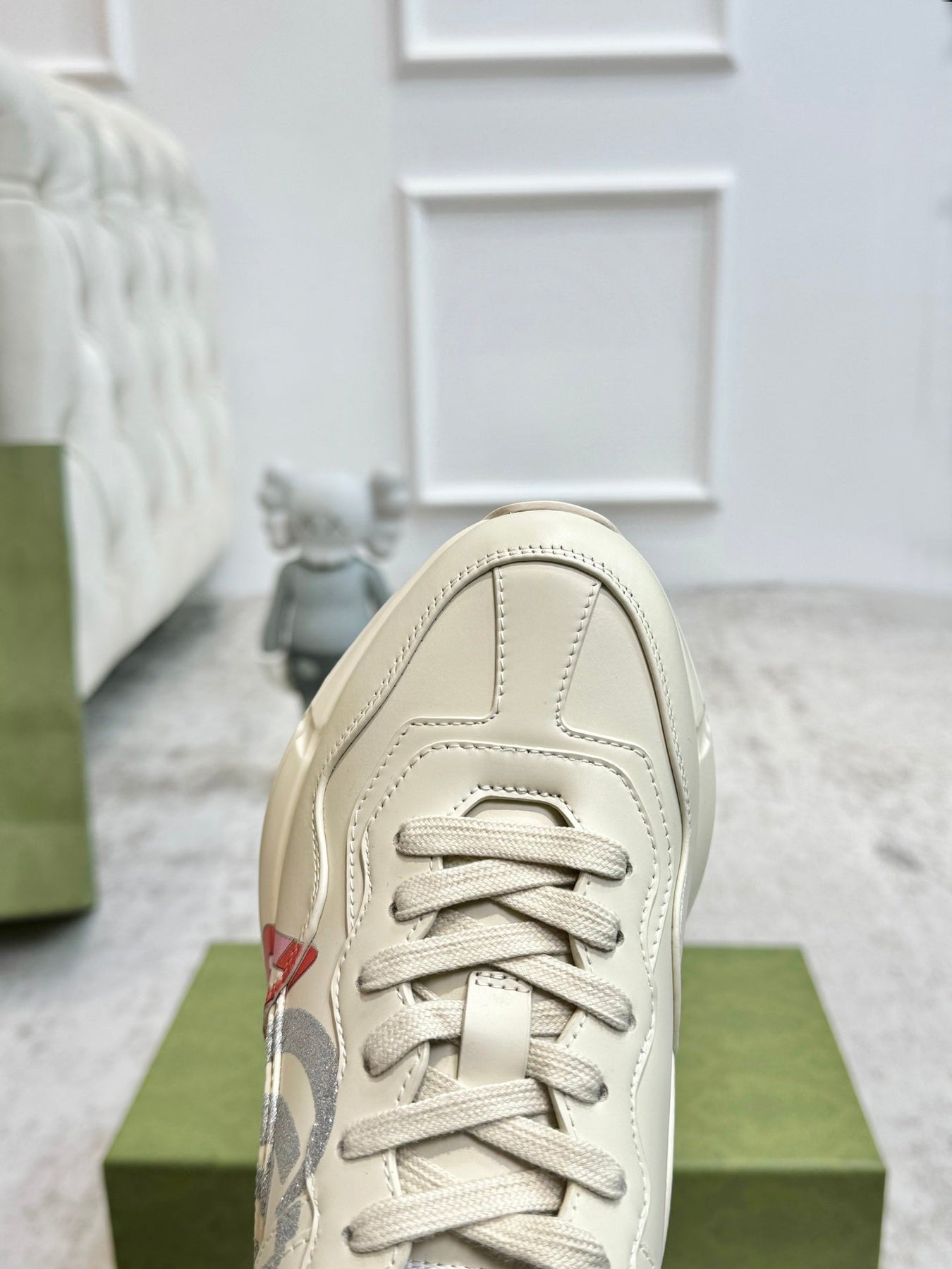 GG RHYTON TRAINER WHITE LAMBSKIN WITH H LETTER