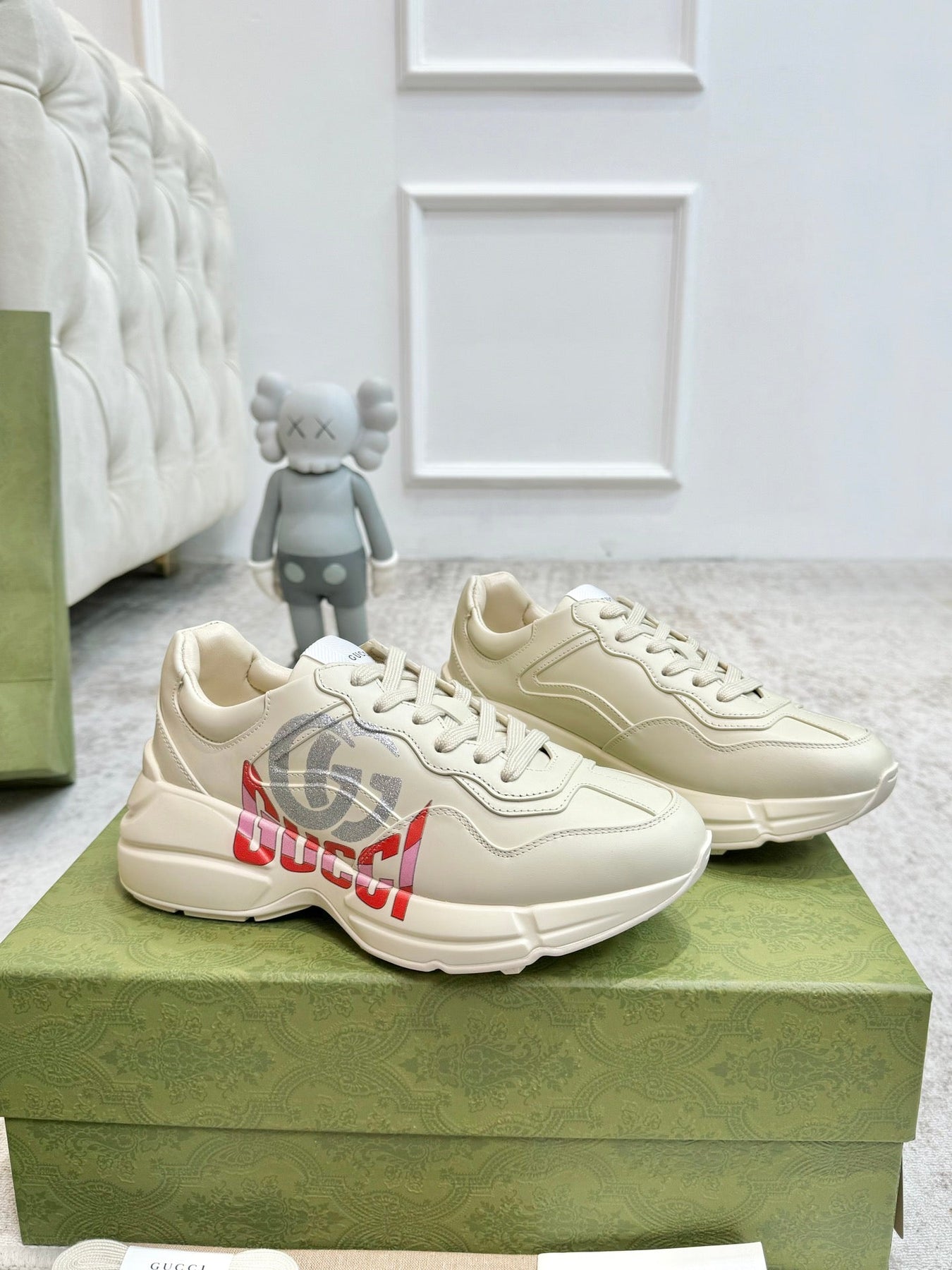 GG RHYTON TRAINER WHITE LAMBSKIN WITH H LETTER