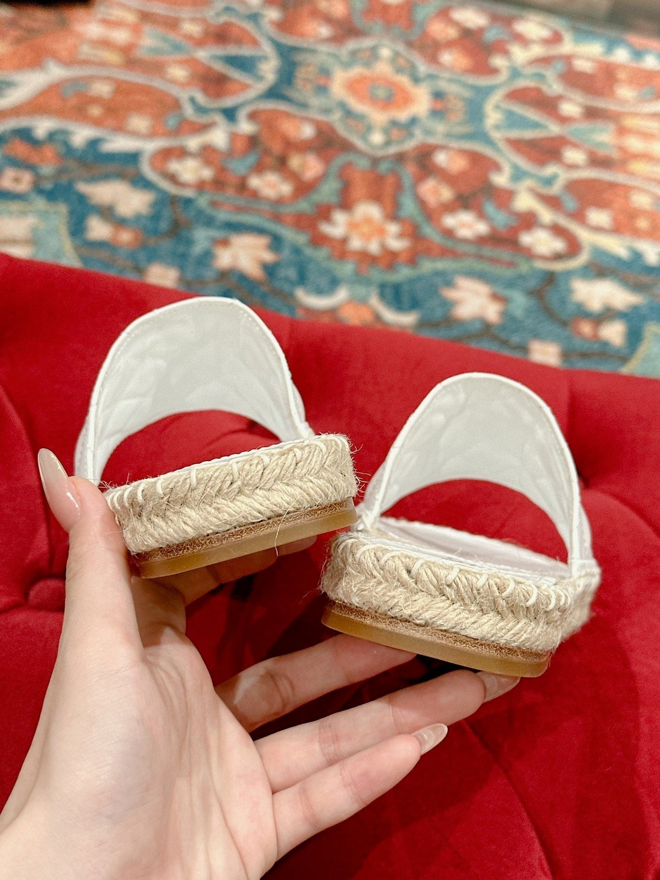 FLAT SLIPPERS IN WHITE LAMBSKIN AND WOVEN WITH LOGO