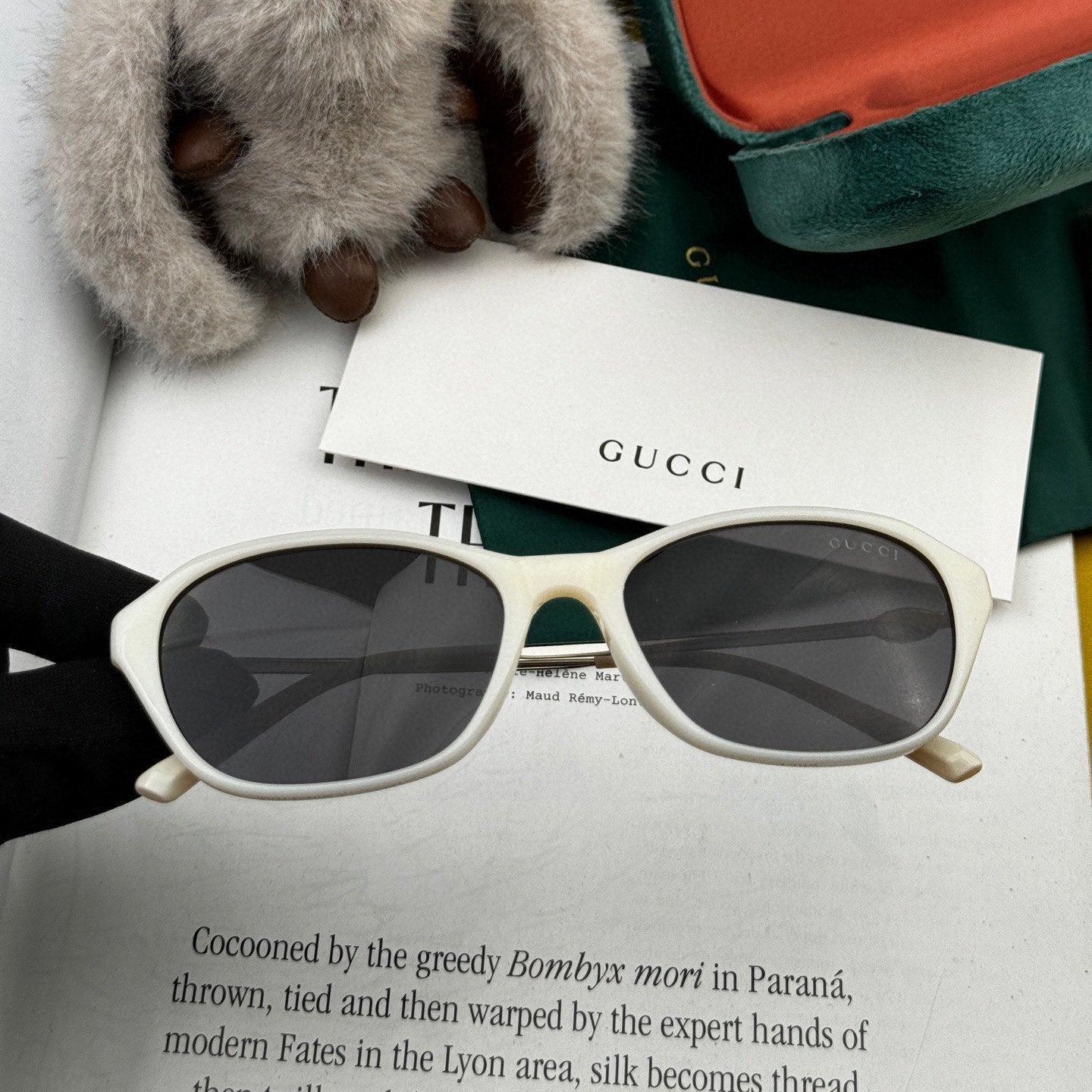 OVAL FRAME SUNGLASSES G4906 IN ACETATE AND METAL