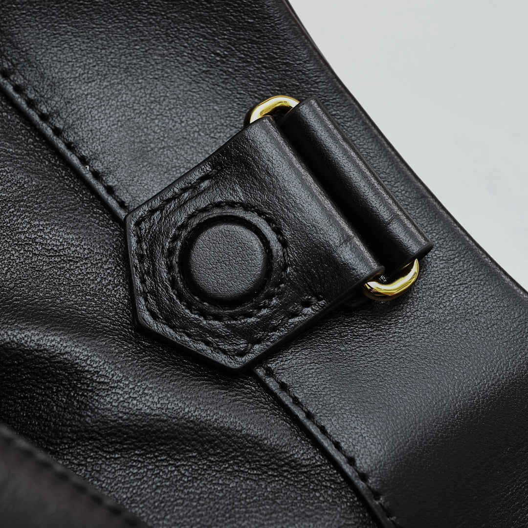 DUMPLING BAG 30 IN BLACK CALFSKIN