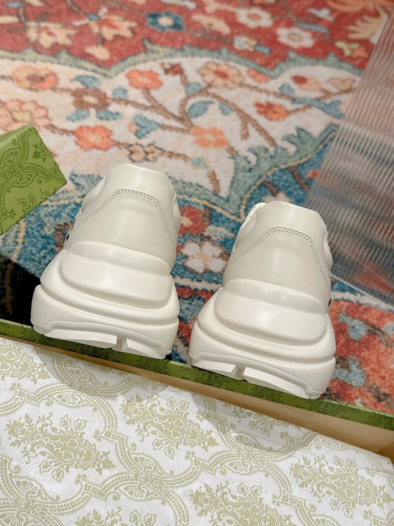 GG RHYTON LOGO TRAINER WHITE CALFSKIN WITH TIGER MOTIF