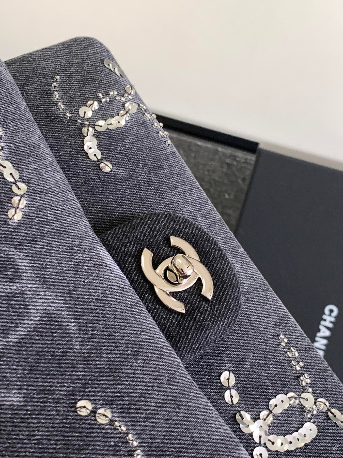 CC 25 FLAP BAG IN BLACK DENIM WITH STRAP