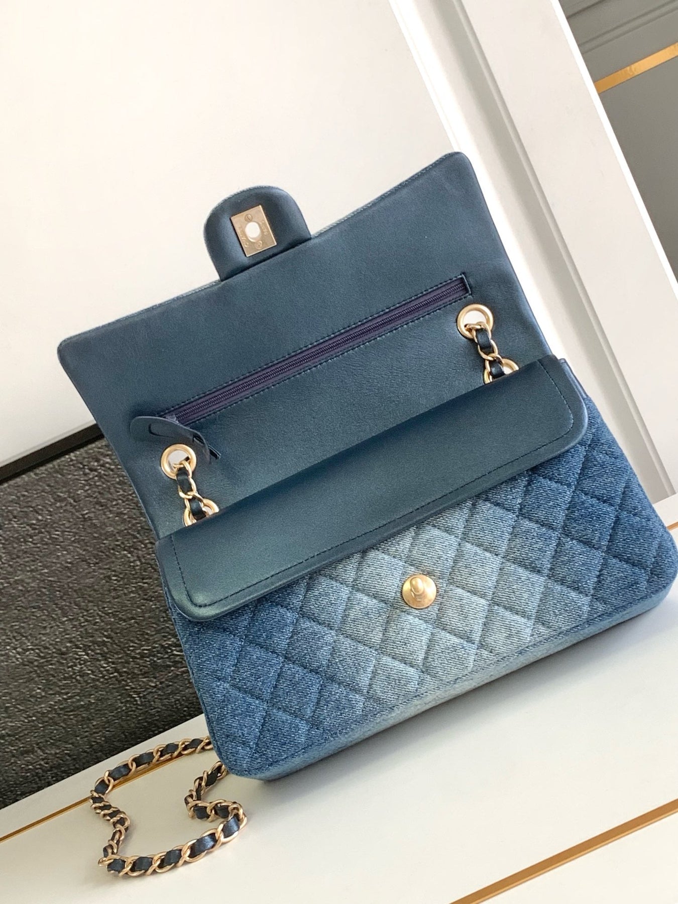 CC MEDIUM 25 CLASSIC BAG IN BLUE DENIM DIP