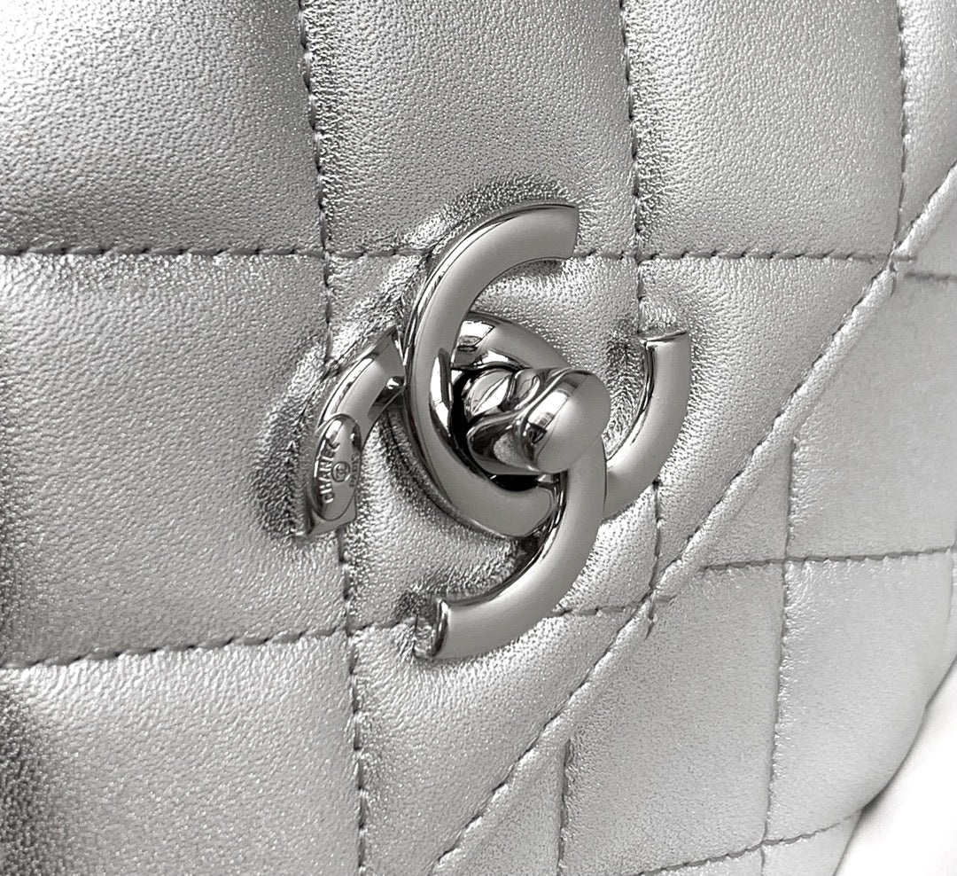 CC MINI 19 FLAP BAG IN SILVER CALFSKIN