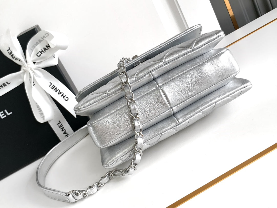CC MINI 19 FLAP BAG IN SILVER CALFSKIN