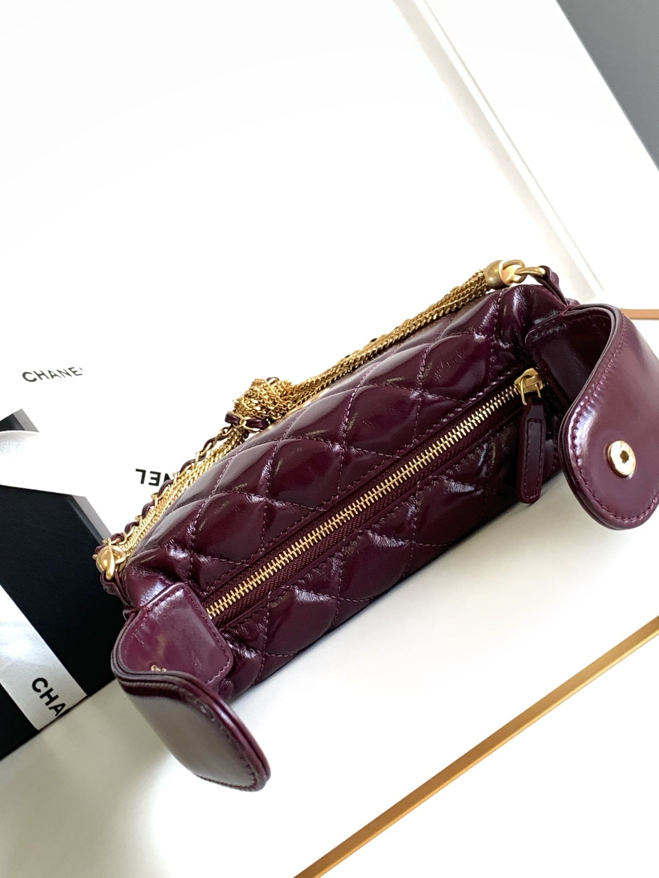 CC 16 MINI POUCH IN DARK RED WINE GRAINED CALFSKIN AND GOLD METAL