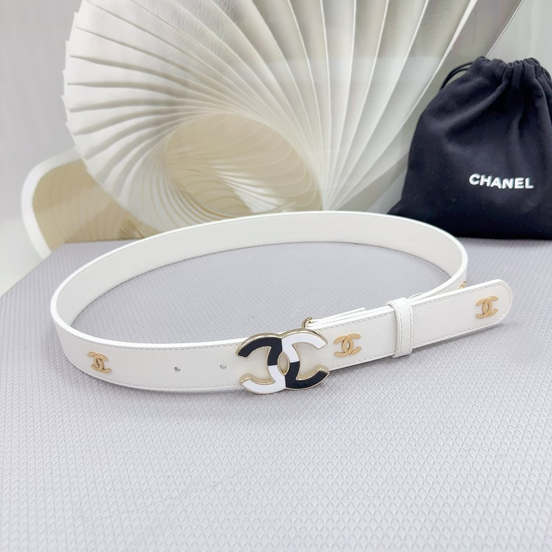 CC BELT 30 MM WHITE CALFSKIN GOLD HARDWARE WITH WHITE MIX BLACK LOGO