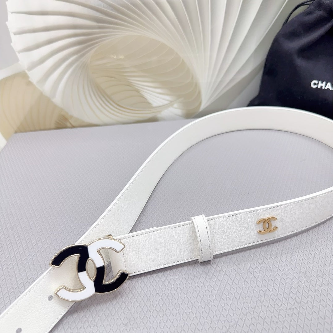 CC BELT 30 MM WHITE CALFSKIN GOLD HARDWARE WITH WHITE MIX BLACK LOGO