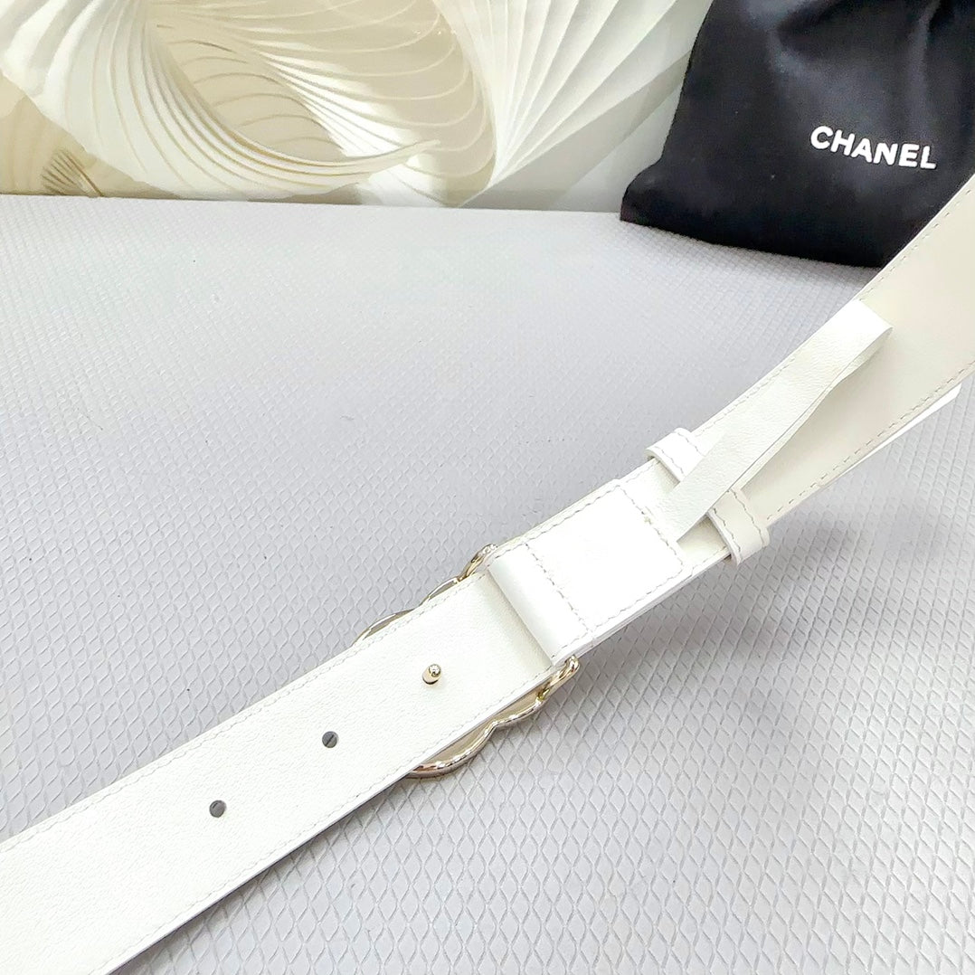 CC BELT 30 MM WHITE CALFSKIN GOLD HARDWARE WITH WHITE MIX BLACK LOGO