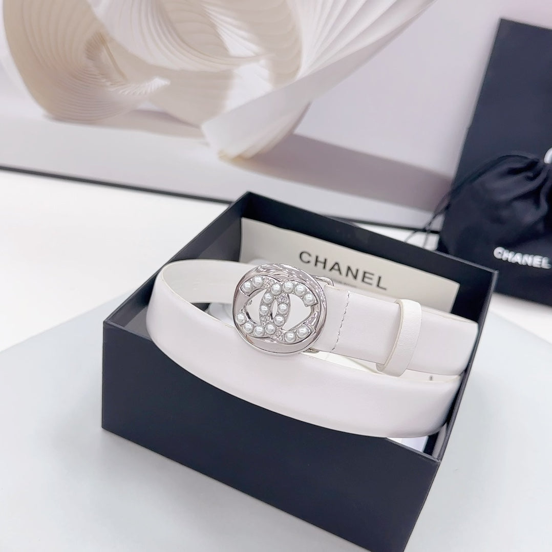 CC 30MM BELT IN WHITE CALFSKIN SILVER HARDWARE ATTACH PEARLS