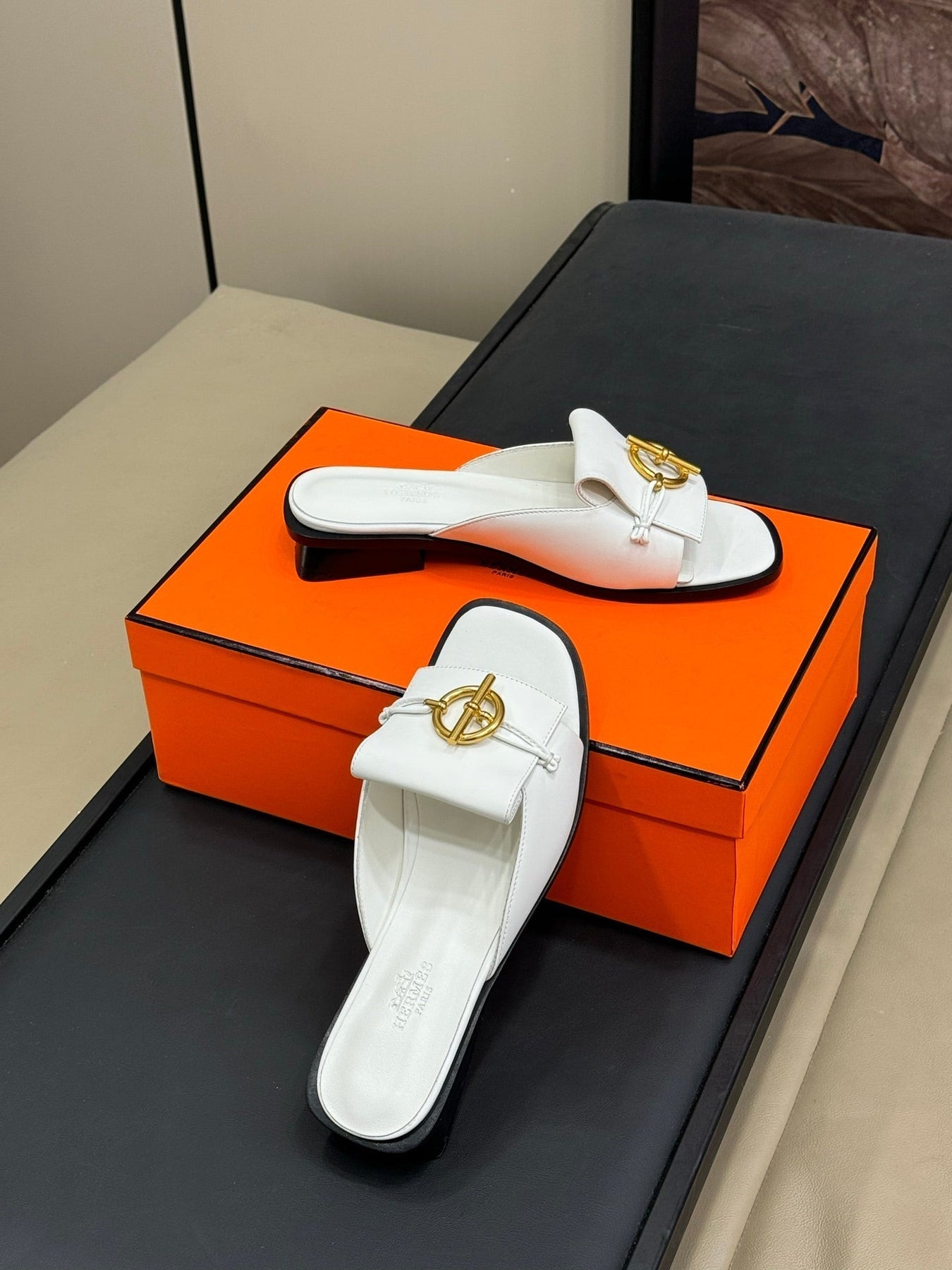 ISLE SANDAL IN WHITE CALFSKIN