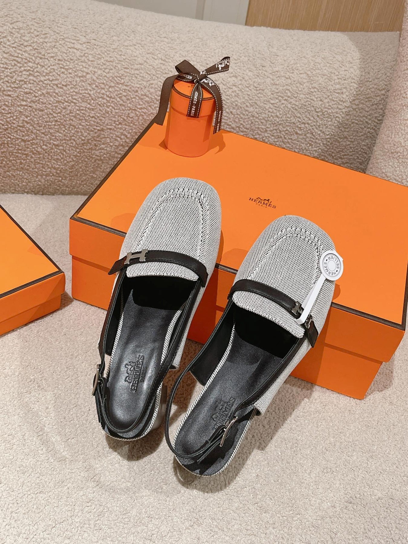 INFINIE 50 PUMP BLACK AND WHITE LAMBSKIN
