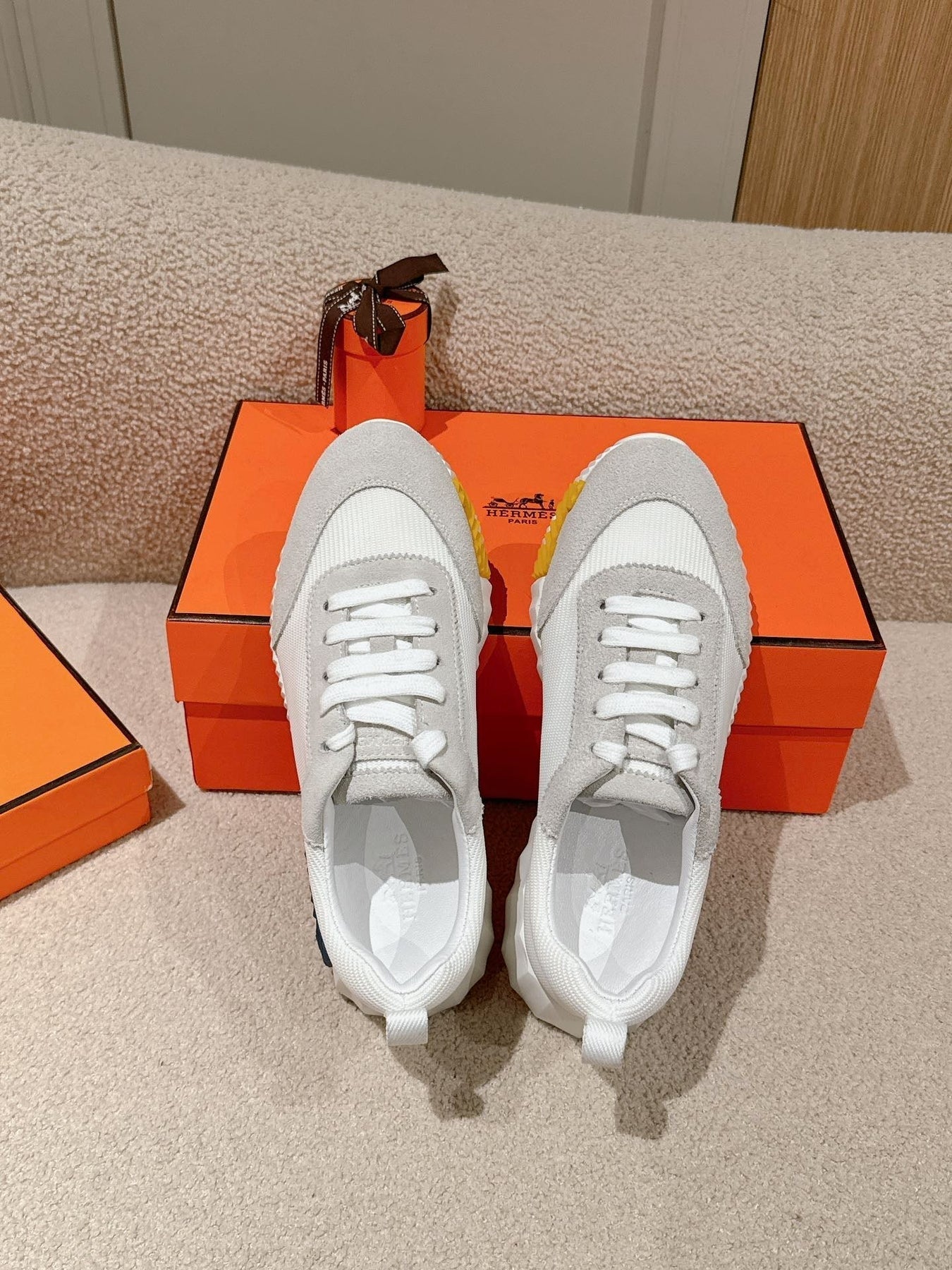 MAINLAND SNEAKER IN PALE GRAY SUEDE AND WHITE BREATHABLE MESH FABRIC 959352