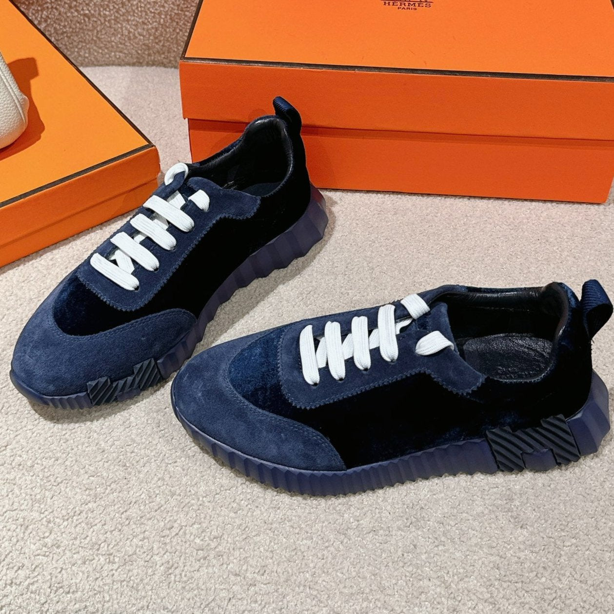 MAINLAND SNEAKER IN NAVY BLUE SUEDE AND BLACK VELVET