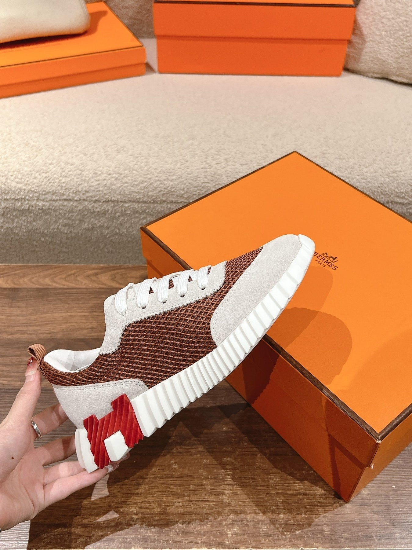 MAINLAND SNEAKER IN PALE GRAY SUEDE AND CARAMEL BROWN BREATHABLE MESH FABRIC