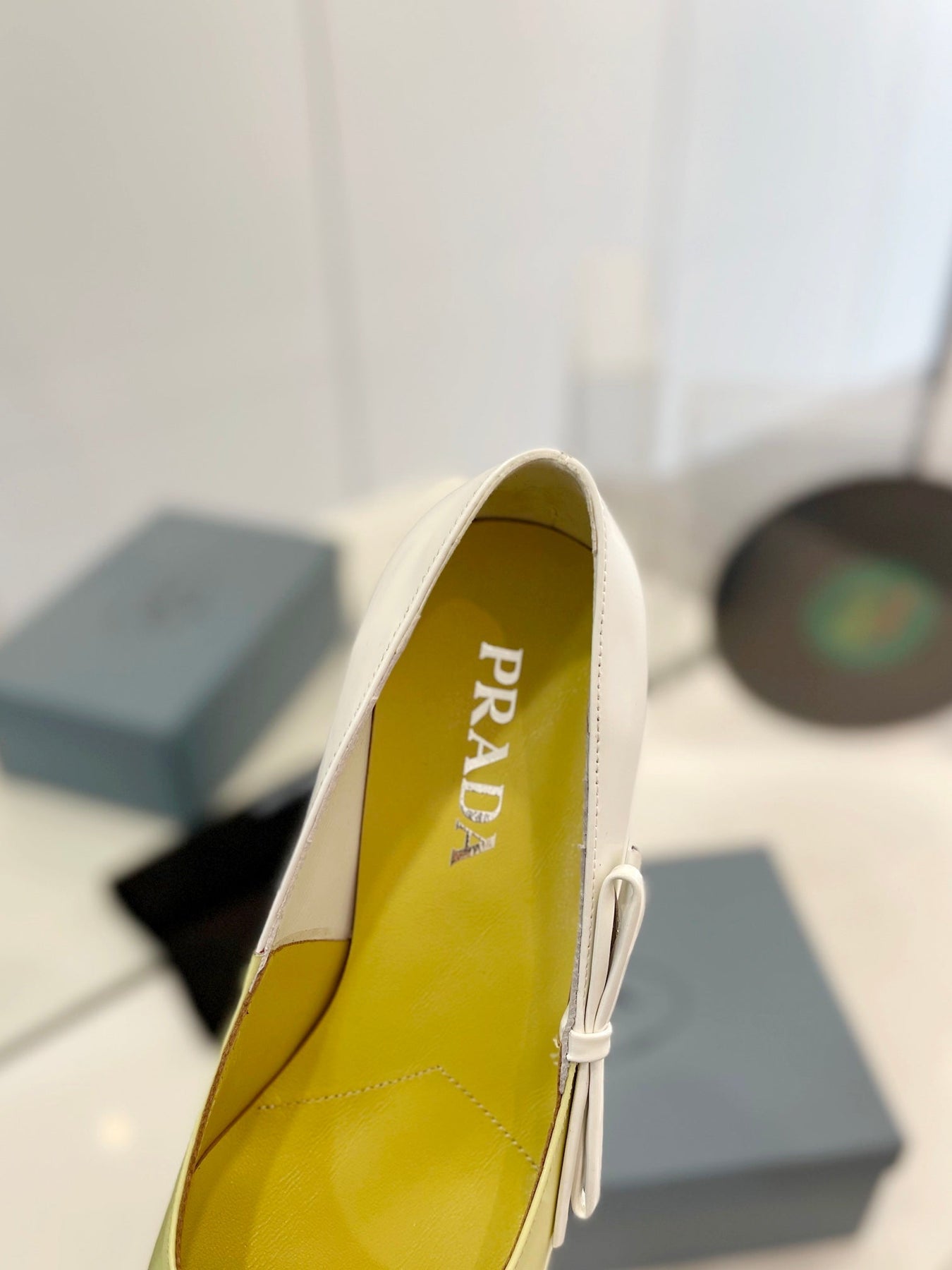 PRA BRUSHED PUMPS WHITE AND LEMON CALFSKIN