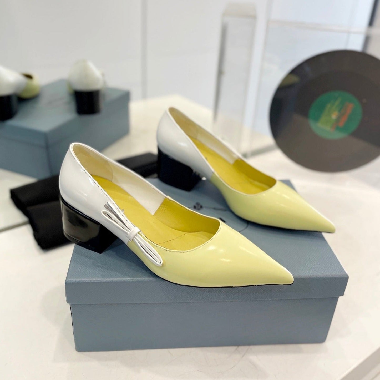 PRA BRUSHED PUMPS WHITE AND LEMON CALFSKIN