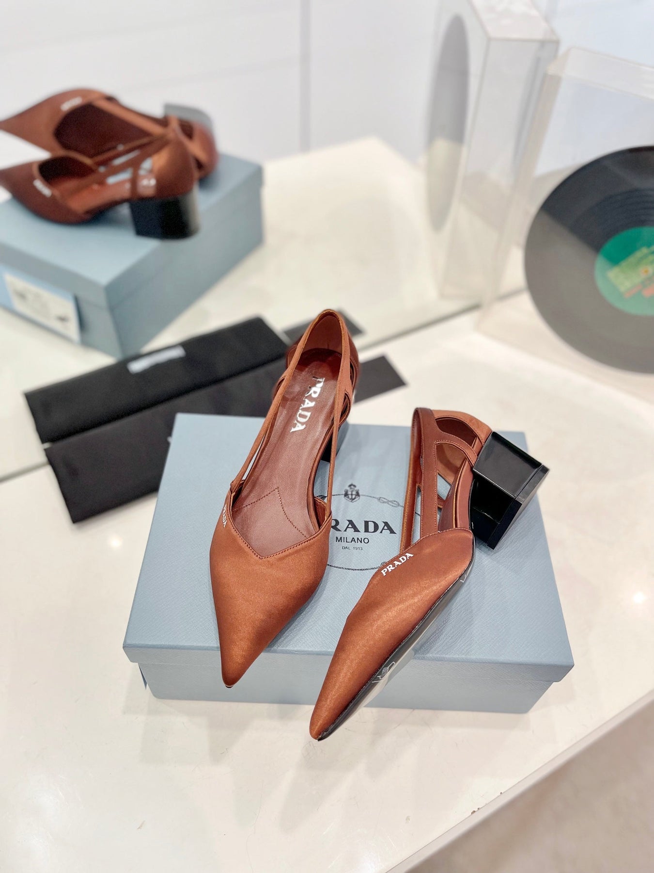 PRA BRUSHED CUT-OUT PUMPS RUSSET SATIN